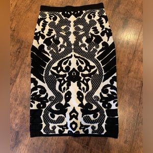 Stylish pencil skirt black and white size small super comfortable!